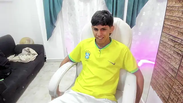 Snapshot of Axeel_Boy chatting on 10, 10, 2025 Axeel Boy online show from 10, 10, 2025