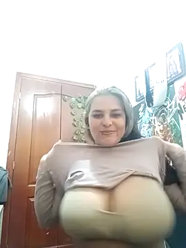 Snapshot of Rose_Jessy chatting on 12, 9, 2025 Rose Jessy online show from 12, 9, 2025