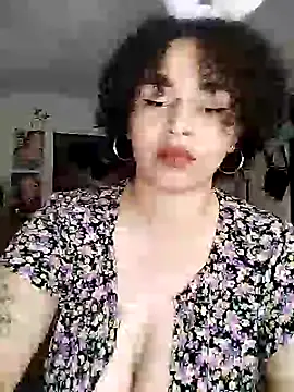 Julie wallace online show from 4, 11, 2025