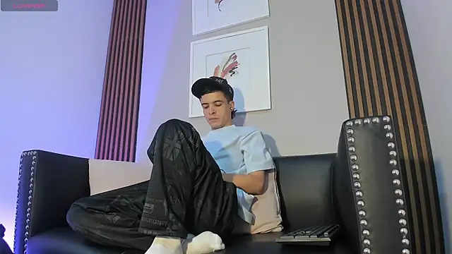 kevinn blue1 online show from 11, 11, 2025