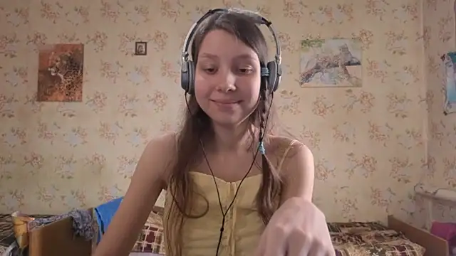 QutieDaSweet online show from 3, 10, 2025