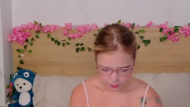 Lilith Bonheur online show from 26, 10, 2025