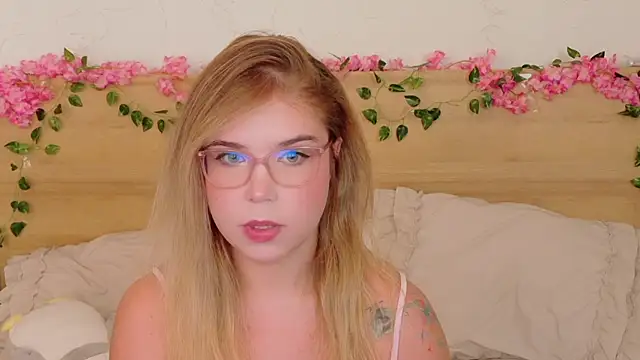 Lilith Bonheur online show from 3, 11, 2025