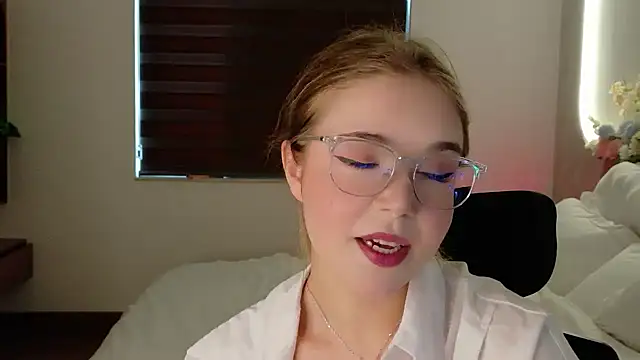 Lilith Bonheur online show from 10, 4, 2026