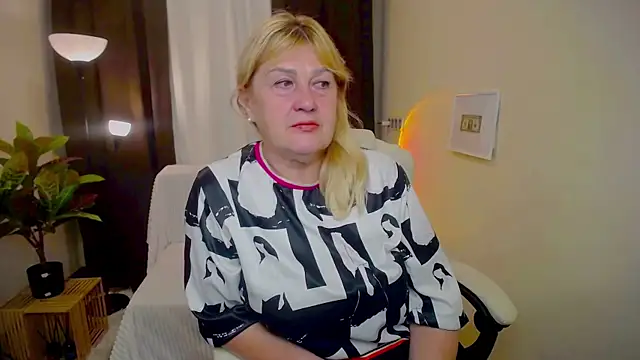 Snapshot of EmmaEllison chatting on 14, 9, 2025 EmmaEllison online show from 14, 9, 2025