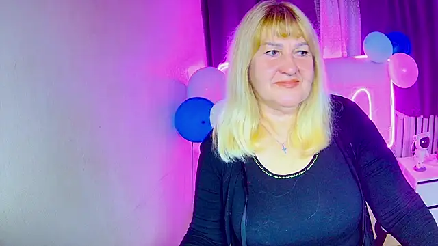 Snapshot of EmmaEllison chatting on 23, 9, 2025 EmmaEllison online show from 23, 9, 2025