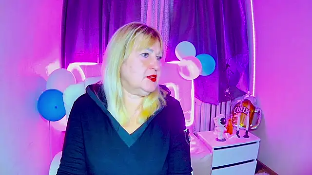 Snapshot of EmmaEllison chatting on 29, 9, 2025 EmmaEllison online show from 29, 9, 2025