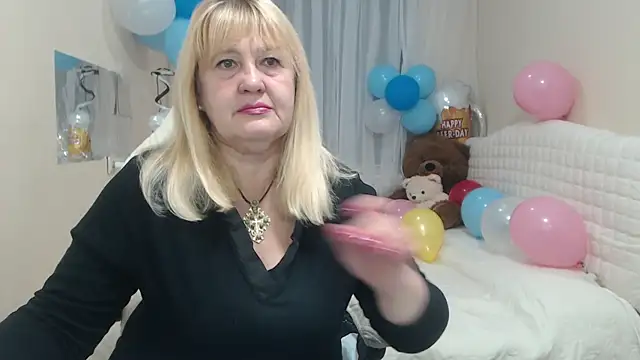 Snapshot of EmmaEllison chatting on 3, 10, 2025 EmmaEllison online show from 3, 10, 2025