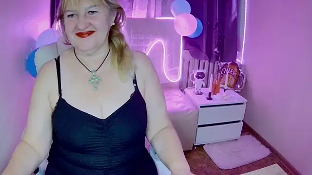 Snapshot of EmmaEllison chatting on 5, 10, 2025 EmmaEllison online show from 5, 10, 2025