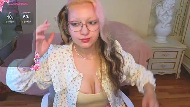 JuicyLullu online show from 19, 9, 2025