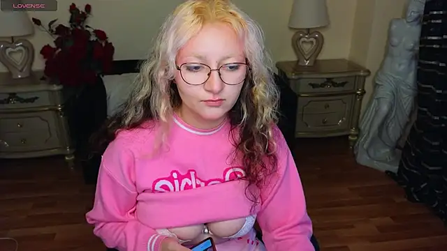 JuicyLullu online show from 22, 9, 2025