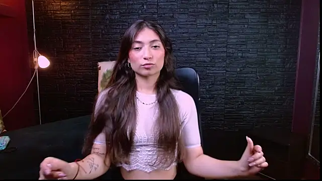 Lizzie Collin online show from 17, 9, 2025