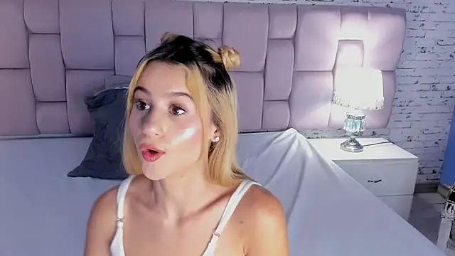 ChloeLaurentt online show from 18, 10, 2025