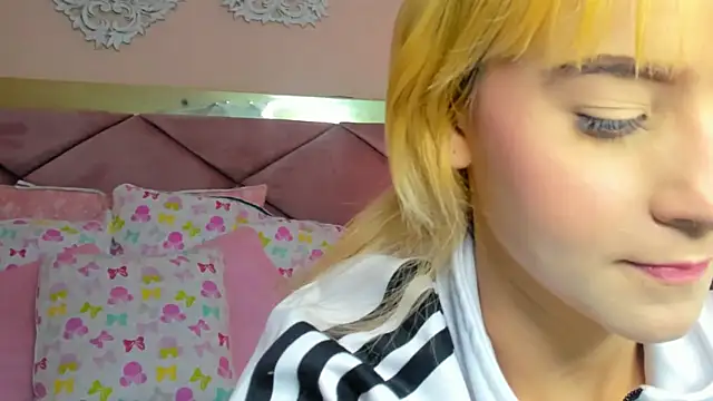 ChloeLaurentt online show from 4, 2, 2026