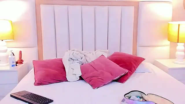 Snapshot of LaylaaDoll chatting on 2, 3, 2026 LaylaaDoll online show from 2, 3, 2026