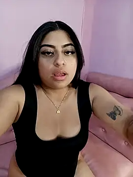 TifanieJones online show from 25, 9, 2025