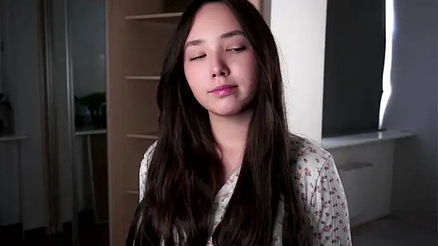 RenaeConnerley online show from 17, 9, 2025