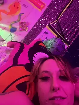 Snapshot of darnette_daisy chatting on 8, 11, 2025 darnette daisy online show from 8, 11, 2025