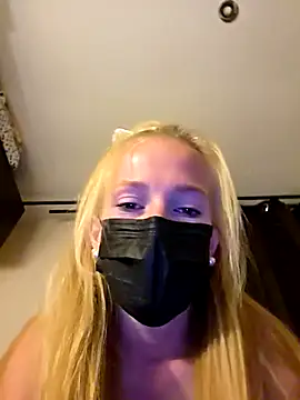 Snapshot of cheey-enne09 chatting on 18, 9, 2025 cheey-enne09 online show from 18, 9, 2025
