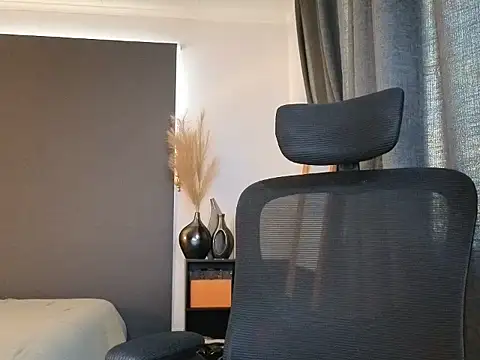ZoeyJohnson online show from 16, 5, 2026