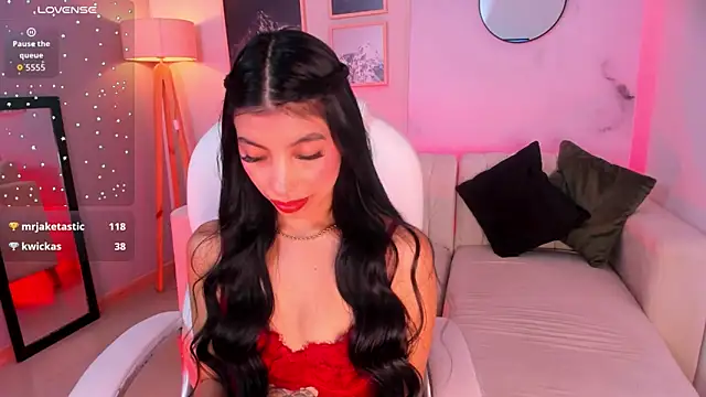 Tiffany Low online show from 14, 2, 2026