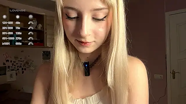 FridaAaberg online show from 12, 11, 2025