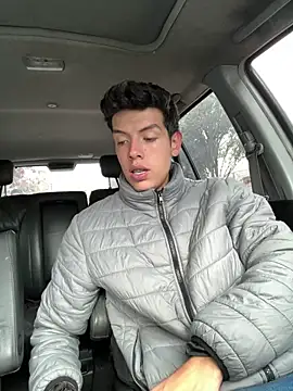 Snapshot of mattebret11 chatting on 21, 10, 2025 mattebret11 online show from 21, 10, 2025