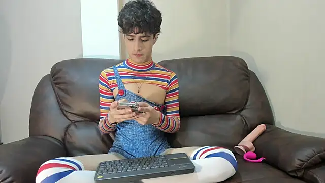 Snapshot of Xam_Collen chatting on 31, 10, 2025 Xam Collen online show from 31, 10, 2025