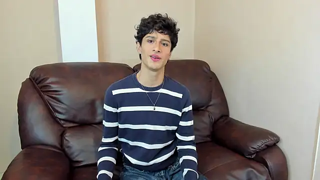 Snapshot of Xam_Collen chatting on 22, 12, 2025 Xam Collen online show from 22, 12, 2025