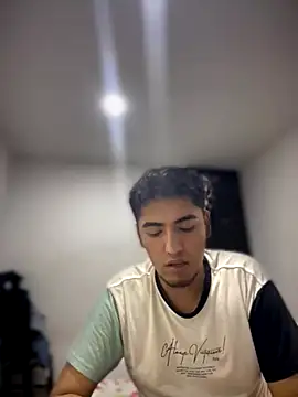 Snapshot of tomy_hot20 chatting on 13, 11, 2025 tomy hot20 online show from 13, 11, 2025