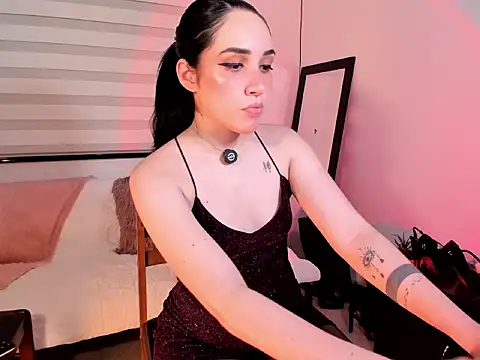 SarahCastillo  online show from 4, 12, 2025