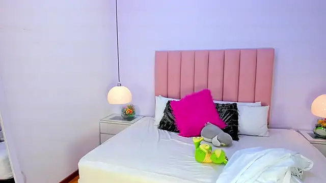 Amy Ferreira online show from 12, 11, 2025