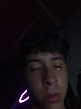 Snapshot of Max_Valenzue chatting on 15, 11, 2025 Max Valenzue online show from 15, 11, 2025