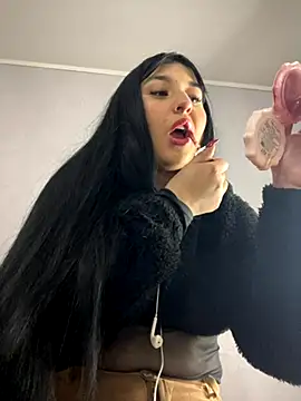 Daphnee-x online show from 5, 12, 2025