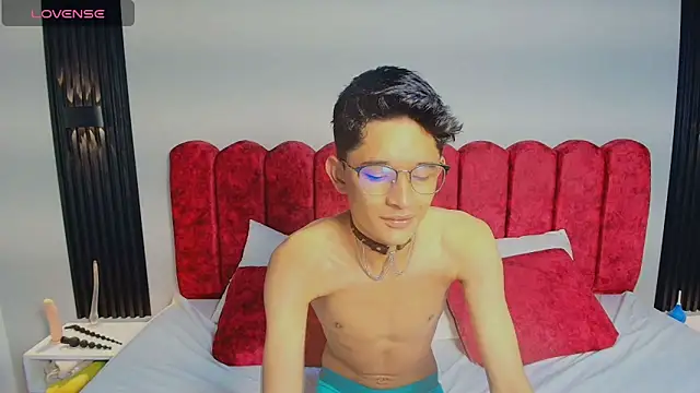 Snapshot of Skylerblaze_ chatting on 6, 10, 2025 Skylerblaze online show from 6, 10, 2025