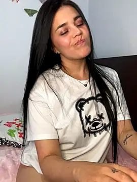 sophy whiite  online show from 8, 10, 2025