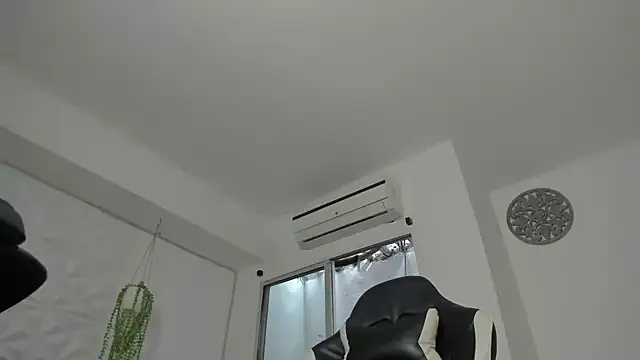 Dakota x18 online show from 6, 10, 2025