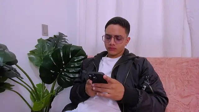 Snapshot of axel_vega chatting on 29, 9, 2025 axel vega online show from 29, 9, 2025