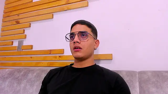 Snapshot of axel_vega chatting on 3, 10, 2025 axel vega online show from 3, 10, 2025