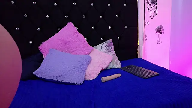 Snapshot of queen_salomme chatting on 15, 10, 2025 queen salomme online show from 15, 10, 2025