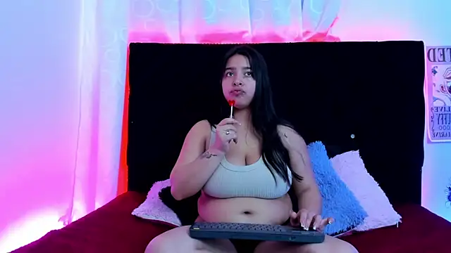 Snapshot of queen_salomme chatting on 3, 11, 2025 queen salomme online show from 3, 11, 2025