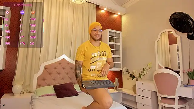 Snapshot of DomnGrey chatting on 1, 10, 2025 DomnGrey online show from 1, 10, 2025