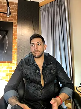 Snapshot of DomnGrey chatting on 8, 10, 2025 DomnGrey online show from 8, 10, 2025