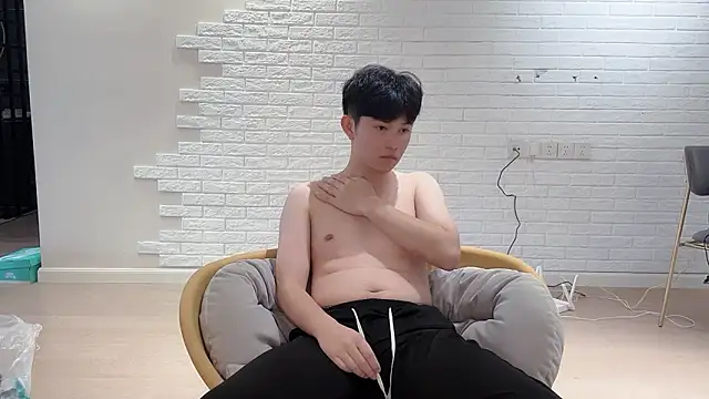 xlong00099 online show from 18, 9, 2025