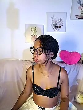 Suzanelee1 online show from 26, 10, 2025