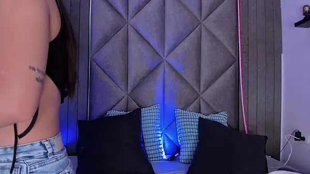 Snapshot of KeendraFox_ chatting on 23, 9, 2025 KeendraFox online show from 23, 9, 2025