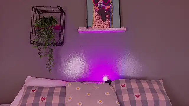 Snapshot of KeendraFox_ chatting on 21, 10, 2025 KeendraFox online show from 21, 10, 2025