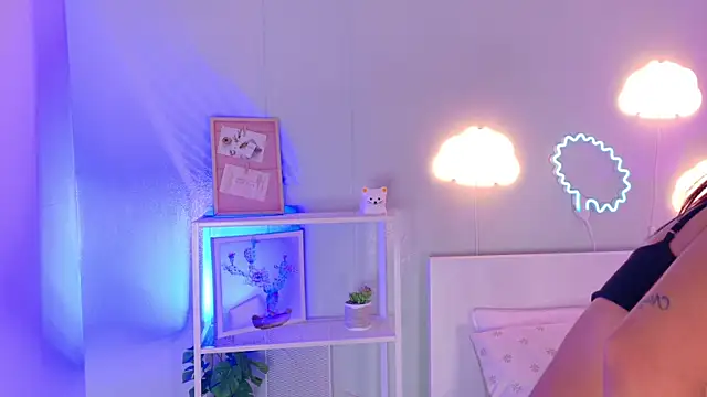 Snapshot of KeendraFox_ chatting on 27, 10, 2025 KeendraFox online show from 27, 10, 2025