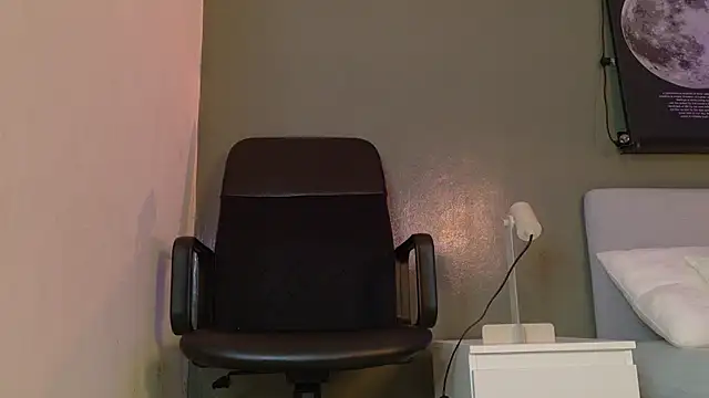 Snapshot of KeendraFox_ chatting on 6, 11, 2025 KeendraFox online show from 6, 11, 2025