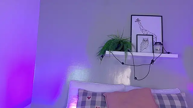 Snapshot of KeendraFox_ chatting on 8, 11, 2025 KeendraFox online show from 8, 11, 2025